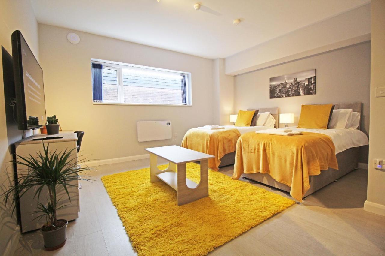 Amicus House - Spacious 4 Bedroom & 4 Bedroom Apartments In St. Helens St Helens  Bagian luar foto