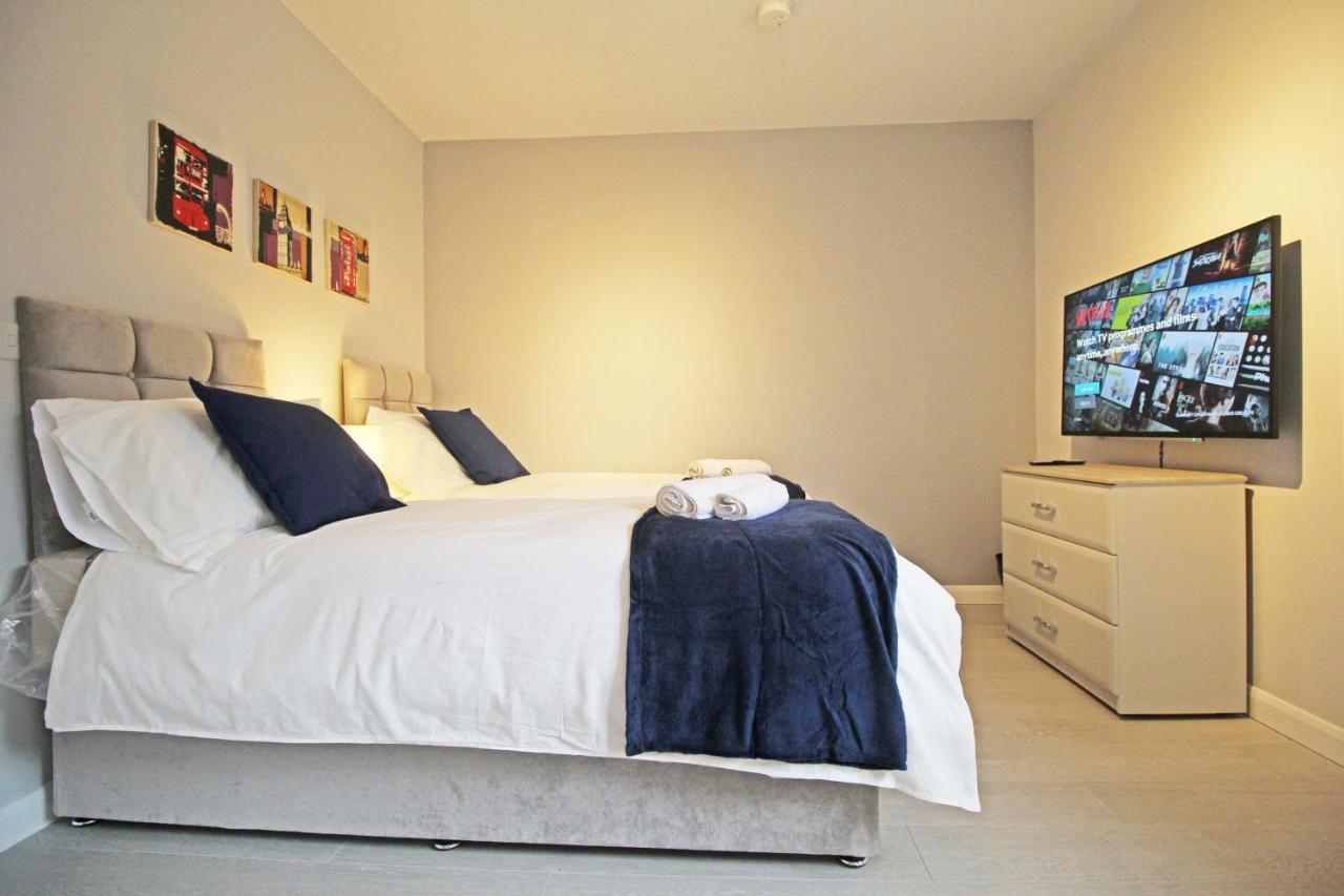 Amicus House - Spacious 4 Bedroom & 4 Bedroom Apartments In St. Helens St Helens  Bagian luar foto