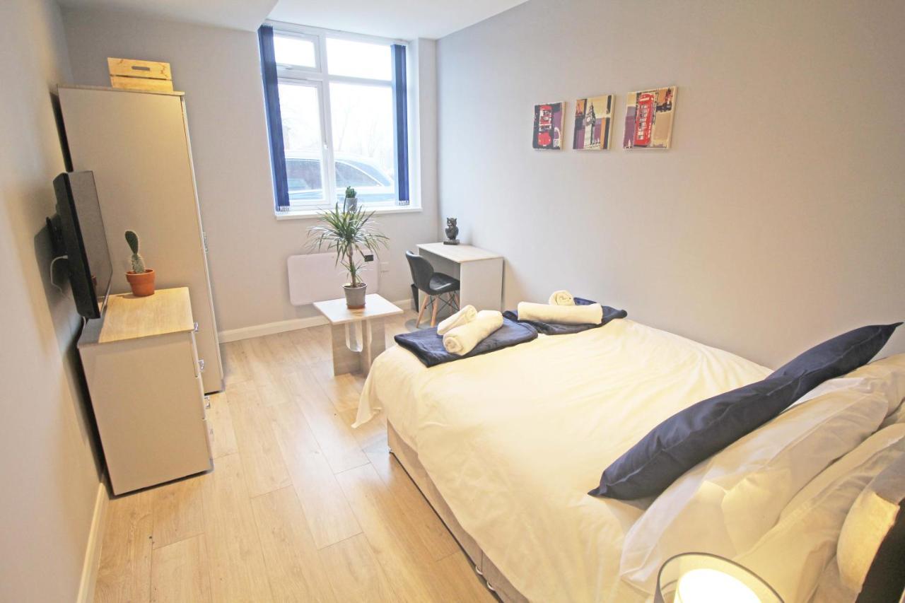 Amicus House - Spacious 4 Bedroom & 4 Bedroom Apartments In St. Helens St Helens  Bagian luar foto