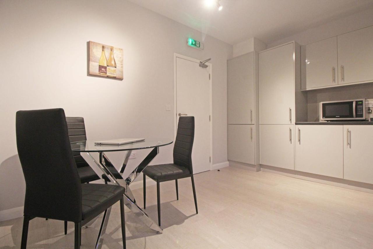 Amicus House - Spacious 4 Bedroom & 4 Bedroom Apartments In St. Helens St Helens  Bagian luar foto