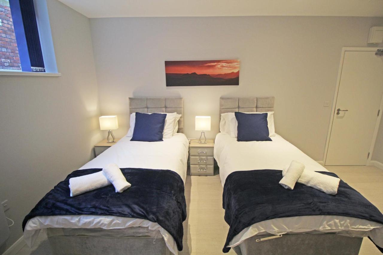 Amicus House - Spacious 4 Bedroom & 4 Bedroom Apartments In St. Helens St Helens  Bagian luar foto