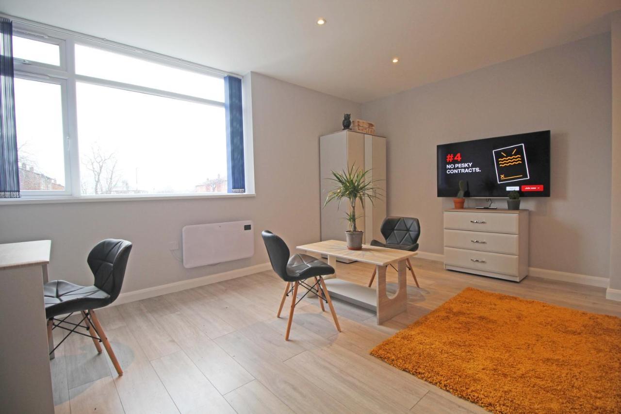 Amicus House - Spacious 4 Bedroom & 4 Bedroom Apartments In St. Helens St Helens  Bagian luar foto